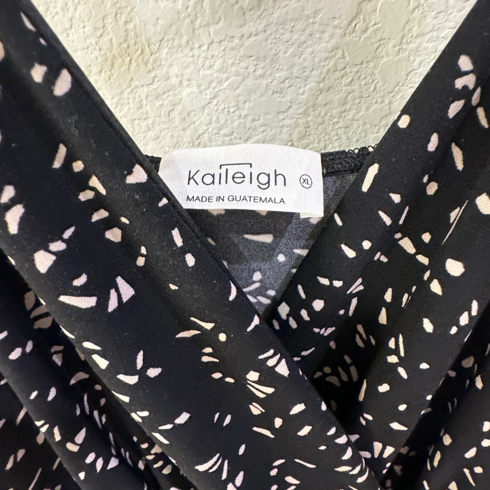 Beautiful jumpsuit for work or can be dressed down as well.